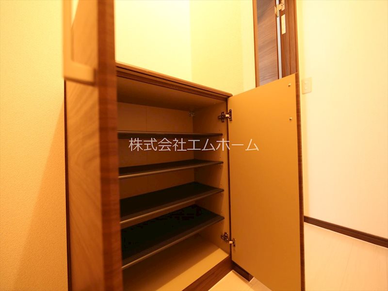 ＰＬＵＳＳＵＭ ＣＯＵＲＴ 児玉 玄関　シューズボックス付