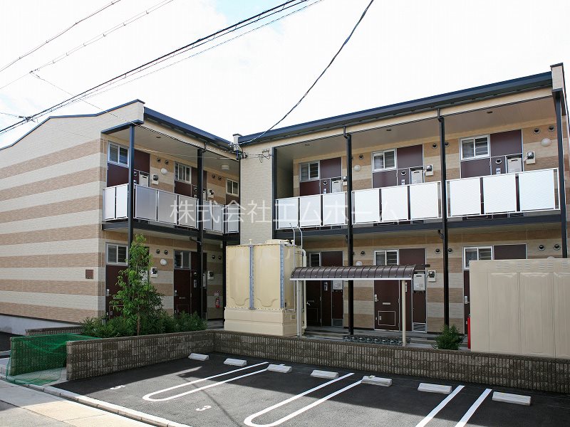 外観　屋根付き駐輪場有り