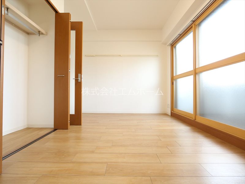 共同ハイツ西大須 洋室8.1帖　クローゼット付（収納充実してます）エアコン付き