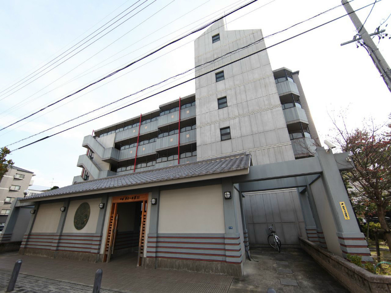 外観 防犯カメラ付 屋根付き駐輪場 敷地内平面駐車場