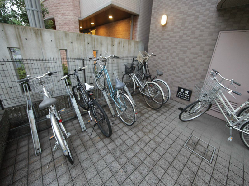ソレイユ東海通 屋根付き駐輪場