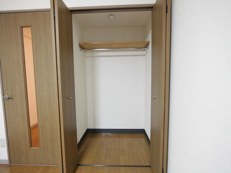 ソレイユ東海通 クローゼット　収納充実してます