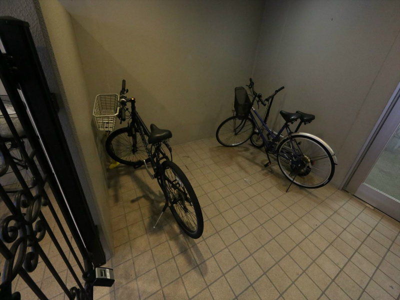 アモーレ新栄 屋根付き駐輪場