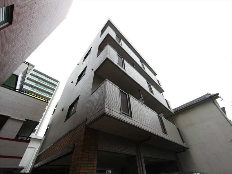 外観 屋根付き駐輪場 外壁タイル張り