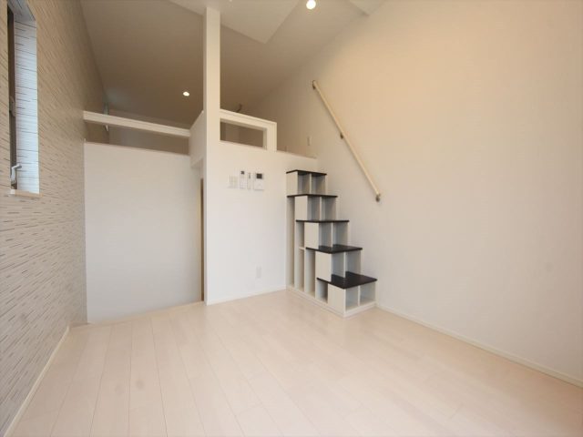 Danua下坂町(ダヌア下坂町)愛知県名古屋市瑞穂区 下坂町3丁目42-3 ロフトに階段で上がれます(階段式ロフト)