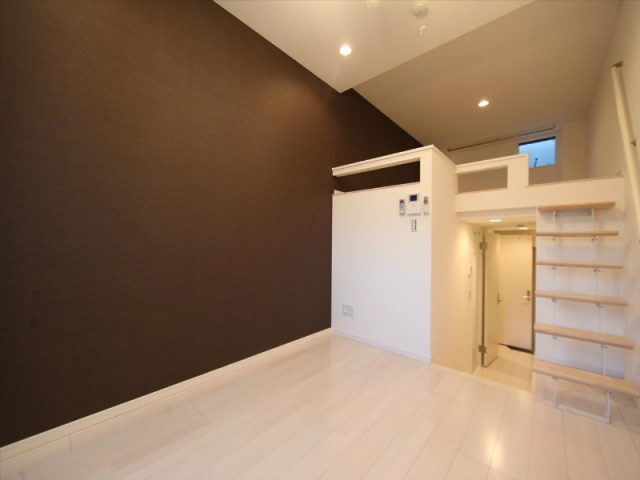 クリークコート 愛知県名古屋市中村区 千原町8-21 ロフトに階段で上がれます(階段式ロフト)