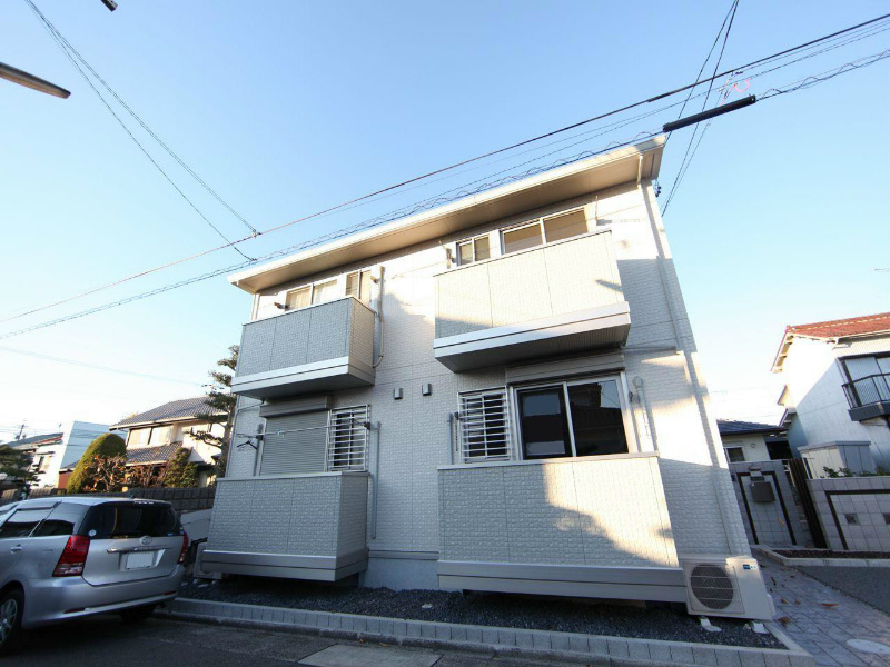 外観 1フロア2部屋 敷地内平面駐車場 南向き