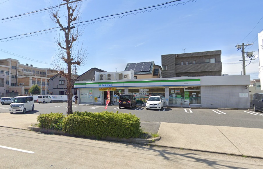 Ｂｌｕｅ Ｒｉｓｅ ファミリーマート 辰巳町店 (コンビニ)
