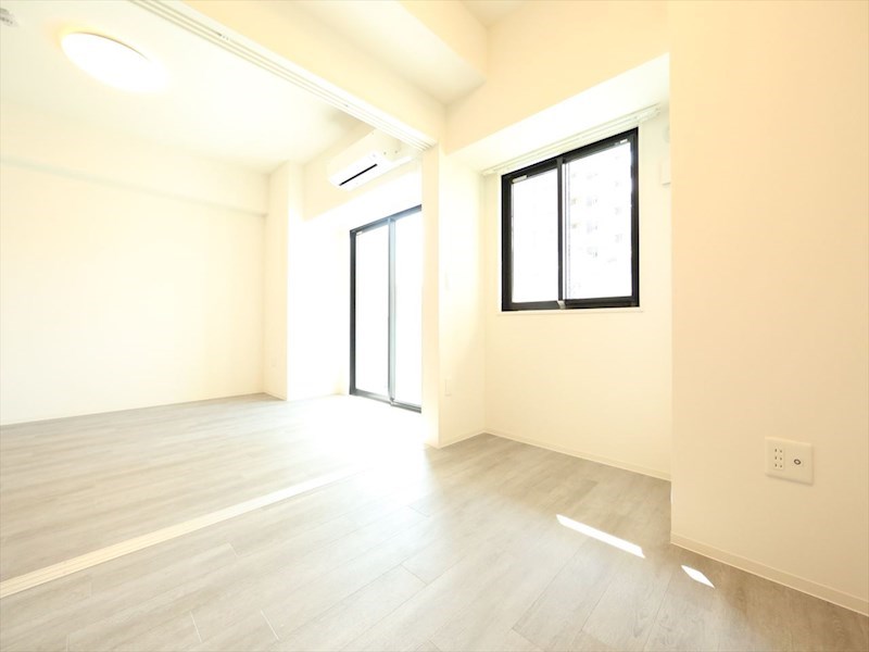 ＧＲＡＮ ＰＡＲＫ ＣＯＵＲＴ ＬＤＫ12帖　洋室4.3帖　エアコン完備　バルコニー