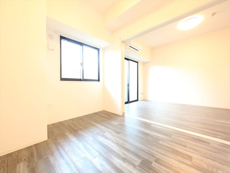 ＧＲＡＮ ＰＡＲＫ ＣＯＵＲＴ ＬＤＫ11.4帖　洋室5.1帖　エアコン完備　バルコニー