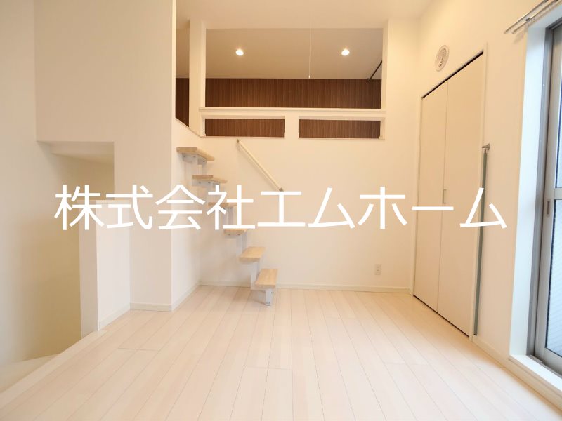 サイプレスト松原町 洋室6.1帖　上段ロフト5.4帖（収納・部屋使えます）同型写真