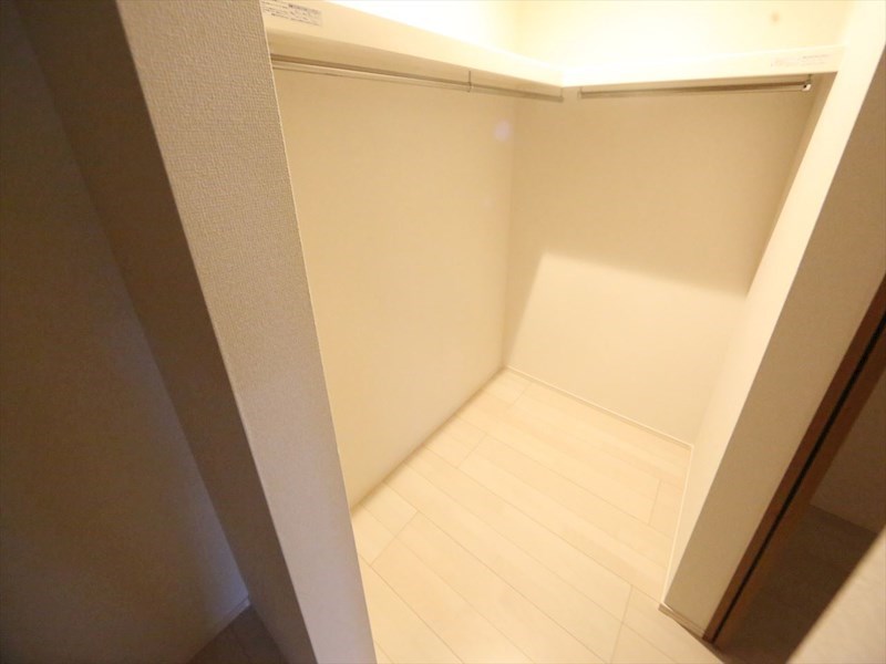 ＲＥＧＡＬＥＳＴ道徳駅前 ウォークインクローゼット（収納充実してます）　同仕様写真