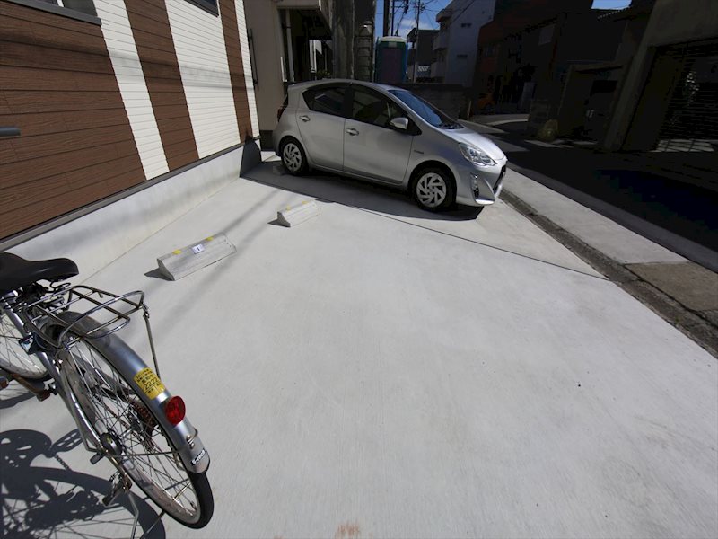 DEVELD千原 敷地内駐車場