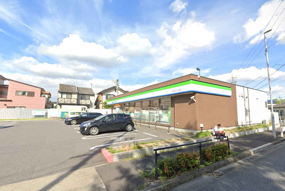 アムールヒナ ファミリーマート 日比津グランド前店