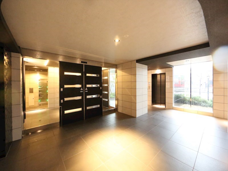 Ｓ－ＲＥＳＩＤＥＮＣＥ六番町 エントランス　オートロック付　防犯カメラ有り