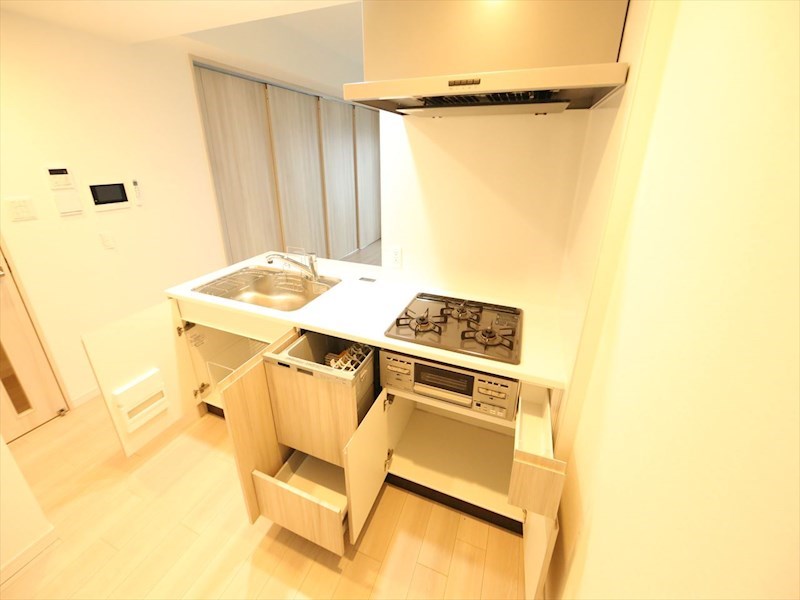 Ｓ－ＲＥＳＩＤＥＮＣＥ六番町 システムキッチン（ガス3口コンロ・グリル付）