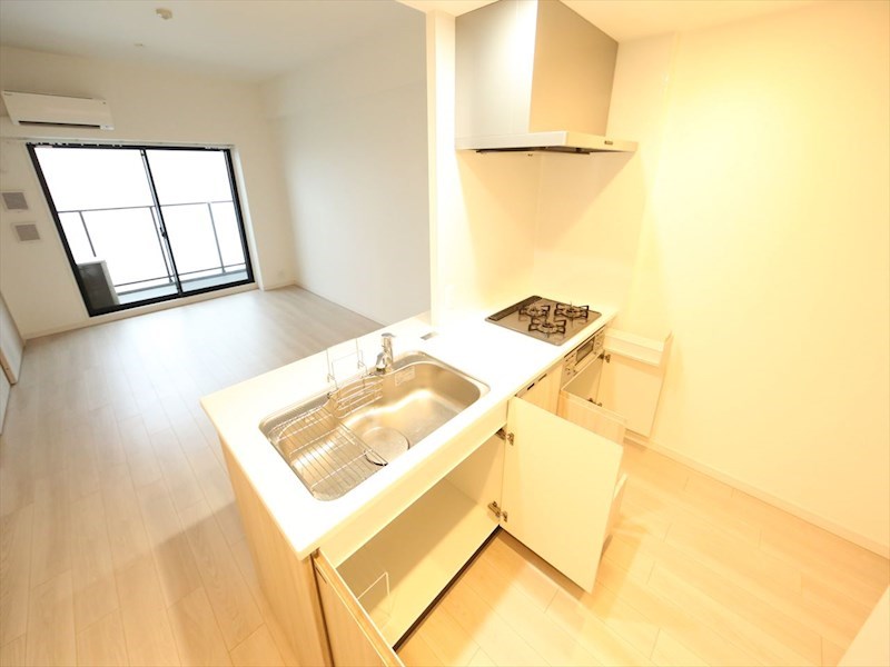 Ｓ－ＲＥＳＩＤＥＮＣＥ六番町 システムキッチン（ガス3口コンロ・グリル付）