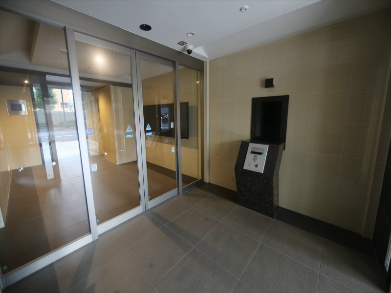 プレサンスロジェ高岳駅前 エントランス　オートロック　防犯カメラ　宅配BOX