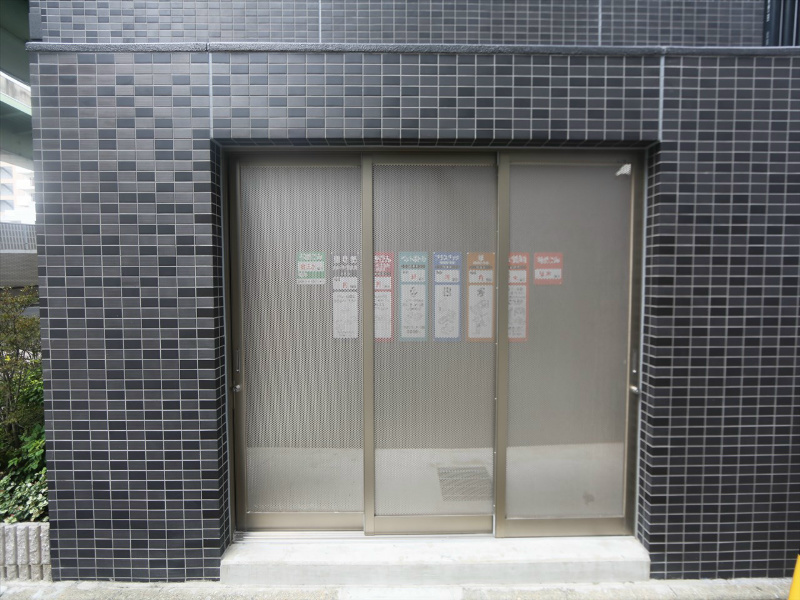 プレサンスロジェ高岳駅前 敷地内ゴミ捨て場