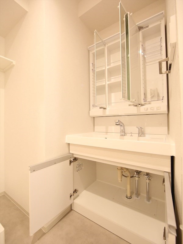 Ｅ－ｃｉｔｙ大須 脱衣所　独立洗面台（シャンプードレッサー付）収納スペース有