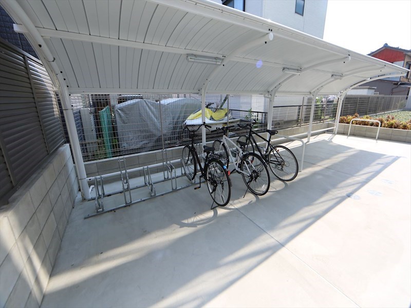 パークハイム日比野 屋根付き駐輪場