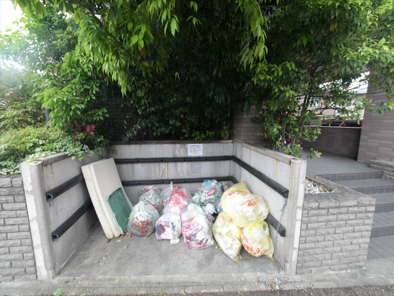 フォーシーズン 敷地内ゴミ捨て場