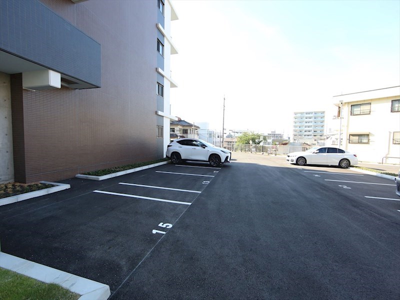 リアレクト白壁 敷地内平面駐車場