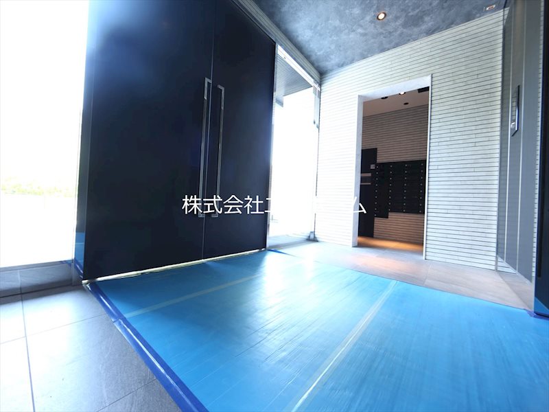 Ｓ－ＲＥＳＩＤＥＮＣＥ尾頭橋 エントランス　オートロック付　防犯カメラ有り