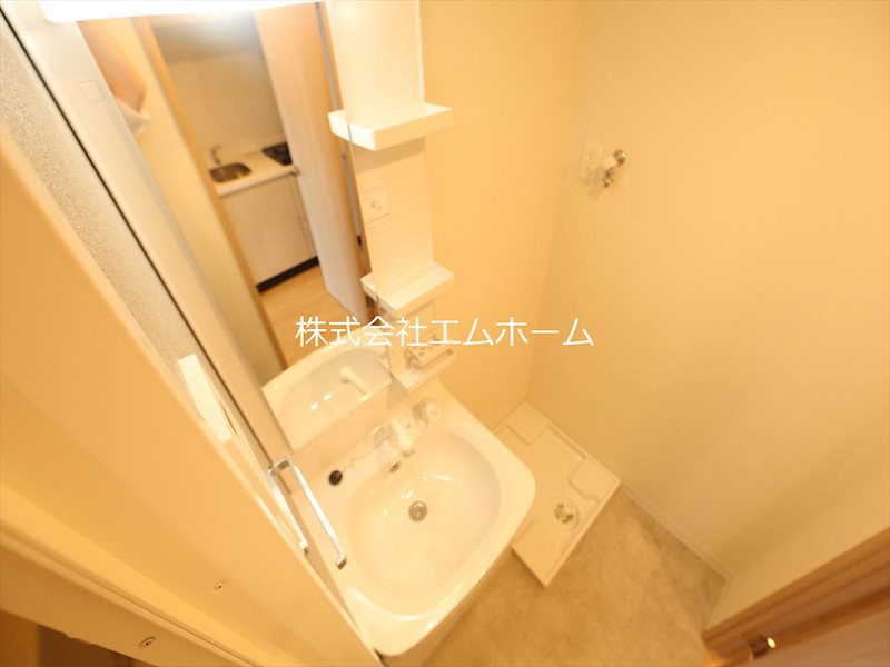 Ｓ－ＲＥＳＩＤＥＮＣＥ尾頭橋 脱衣所　独立洗面台（シャンプードレッサー付）室内洗濯機置き場