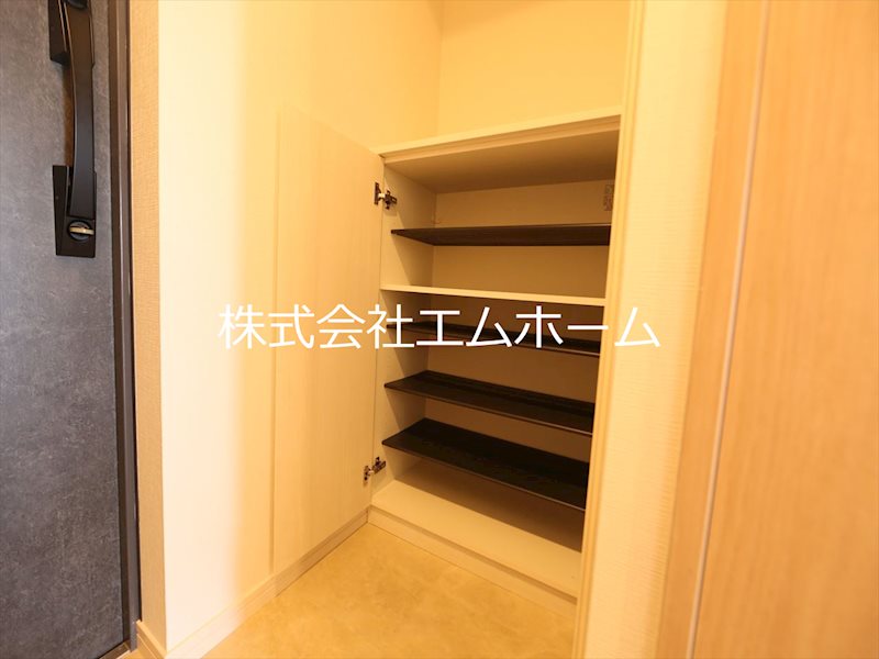 Ｓ－ＲＥＳＩＤＥＮＣＥ尾頭橋 玄関　シューズボックス付（収納充実してます）