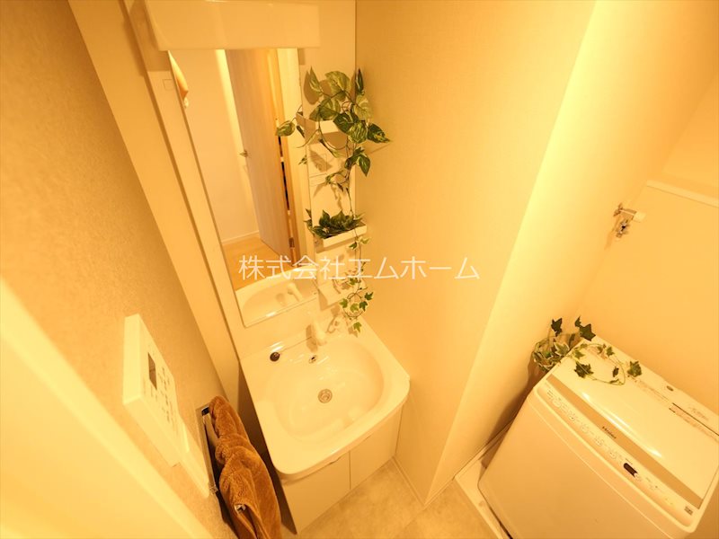 Ｓ－ＲＥＳＩＤＥＮＣＥ尾頭橋 脱衣所　独立洗面台（シャンプードレッサー付）収納スペース有