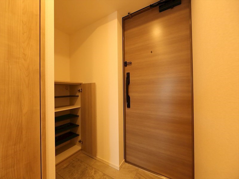 Ｓ－ＲＥＳＩＤＥＮＣＥ堀田ＮｏｒｔｈII 玄関　シューズボックス付