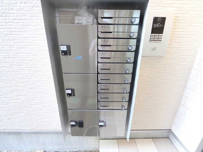 ハーモニーテラス柳原II 宅配ＢＯＸ付　集合ポスト有り