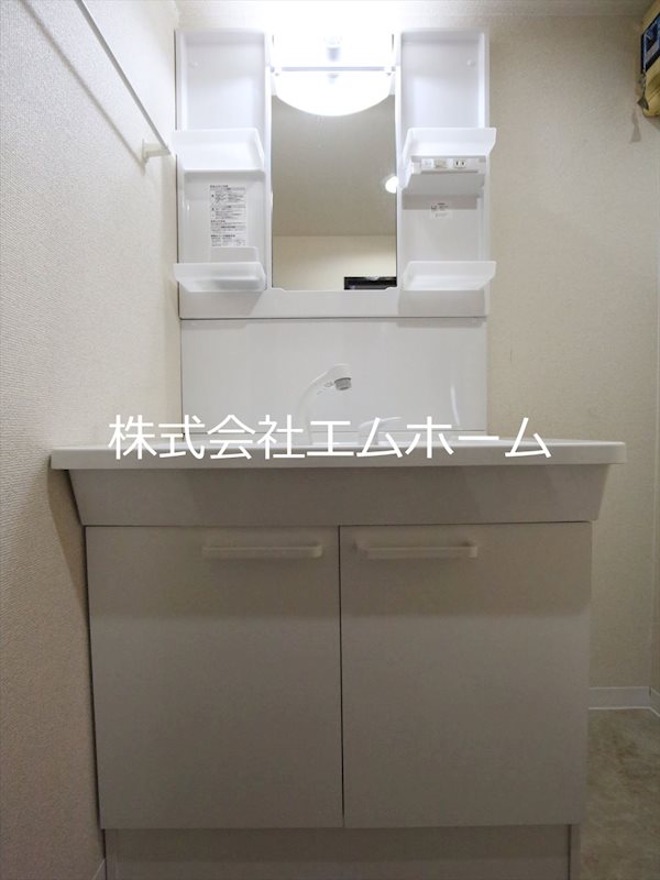 ＧＬＡＤＷＩＮ中村公園（グラッドウィン中村公園） 脱衣所　独立洗面台（シャンプードレッサー付）収納スペース有