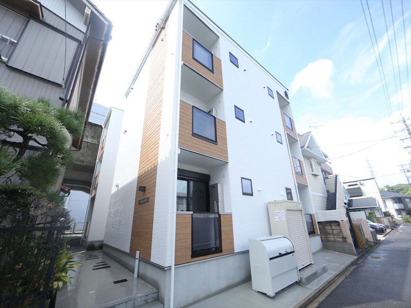 外観 オートロック付 宅配BOX有り