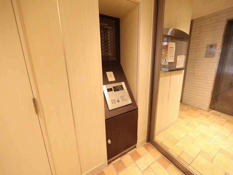 KAYA　OSU エントランス　オートロック宅配ボックス完備