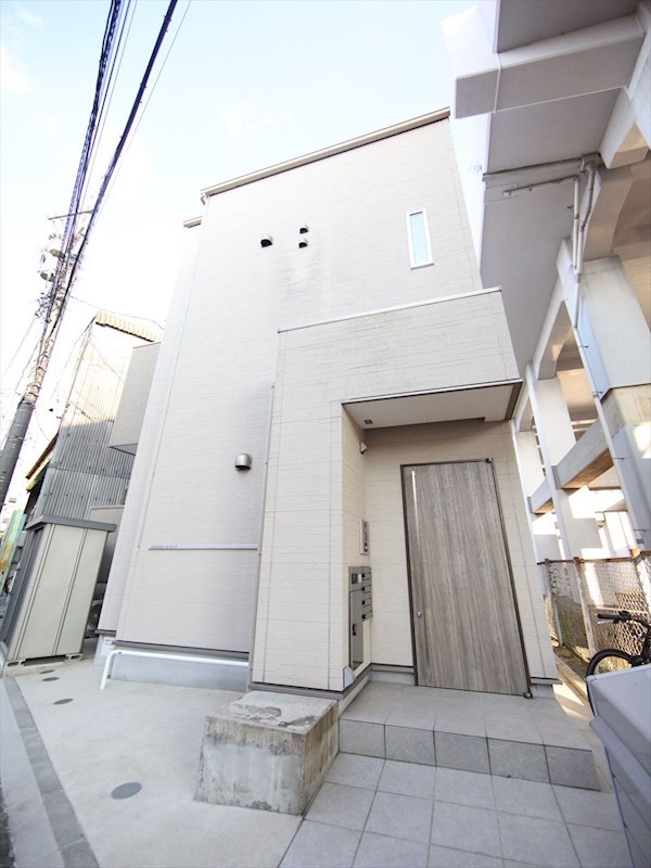 ＲＩＺＥＳＴルクシア 外観　オートロック付　宅配ＢＯＸ有り