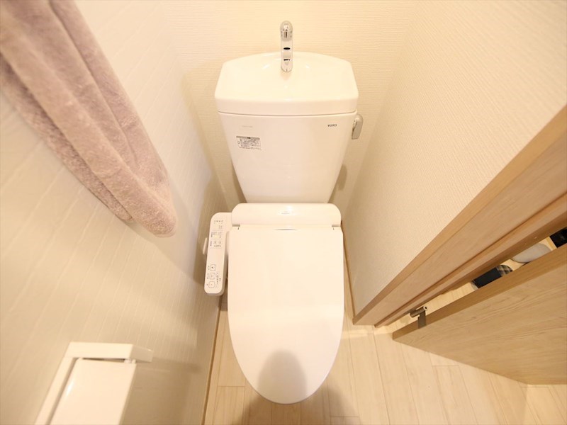ＲＩＺＥＳＴルクシア 温水洗浄暖房便座付トイレ