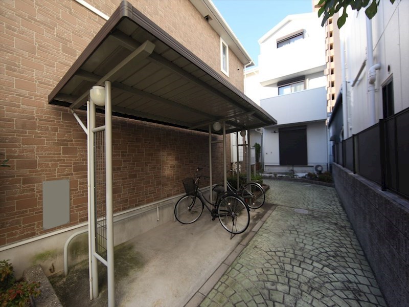 サンローレル 屋根付き駐輪場