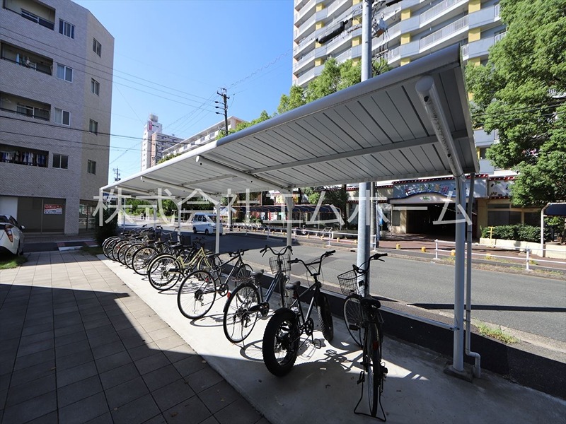 ビアンコネロ 自転車置き場