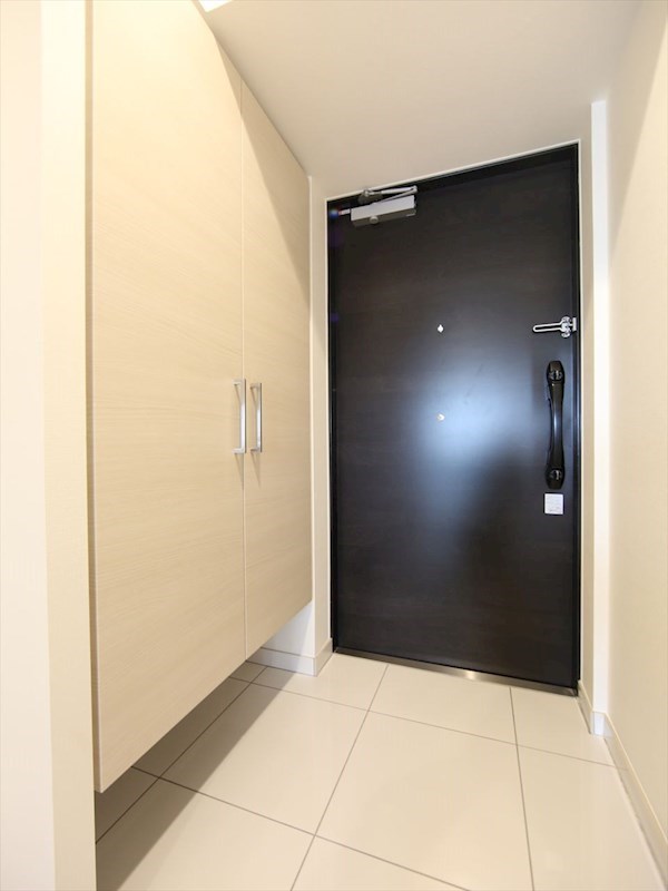 プレサンス ロジェ 車道駅前SOUTH 玄関　シューズクローク付（収納充実してます）