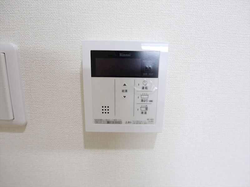 The First One 吹上 給湯設備　ボタンで温度調整ができます