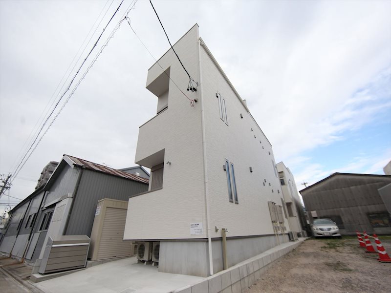 ＧＲＡＮＤＴＩＣ金山駅東 外観　オートロック　　宅配ＢＯＸ　光インターネット無料