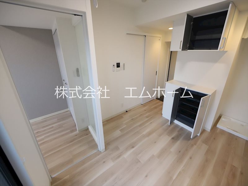 セントフィオーレ岩塚 LDK8.2帖　エアコン　バルコニー