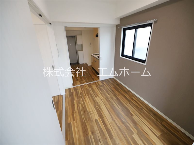 セントフィオーレ岩塚 5.7帖　エアコン　バルコニー