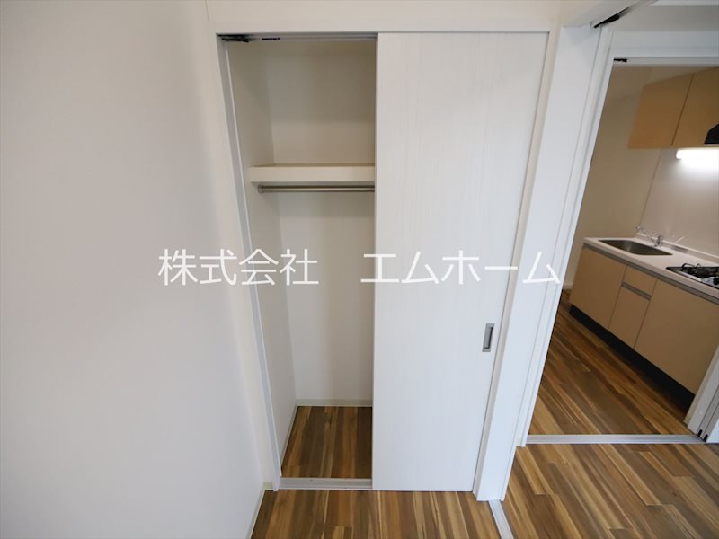 セントフィオーレ岩塚 クローゼット　（収納充実してます）