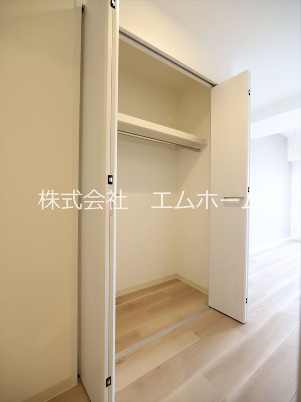 セントフィオーレ岩塚 クローゼット（収納充実してます）