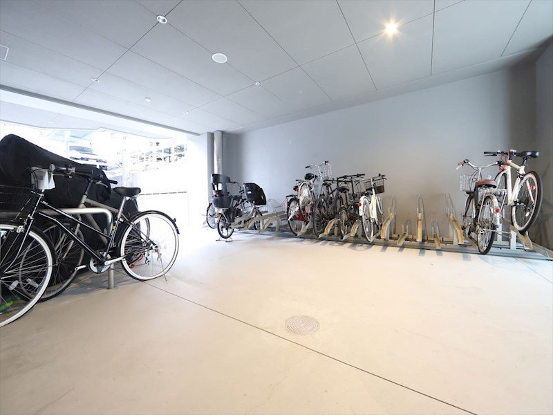 グランドゥール瑞穂通 屋根付き駐輪場
