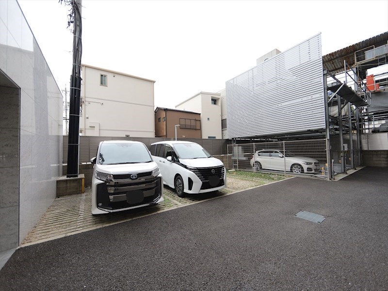 グランドゥール瑞穂通 敷地内駐車場