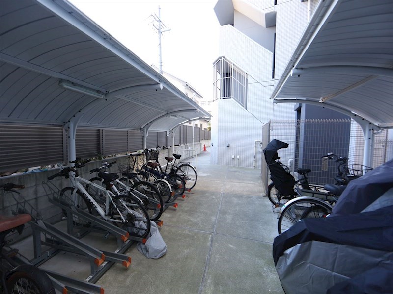 ストラーダ浅間 屋根付き駐輪場